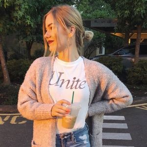 Meet your Posher, Dina